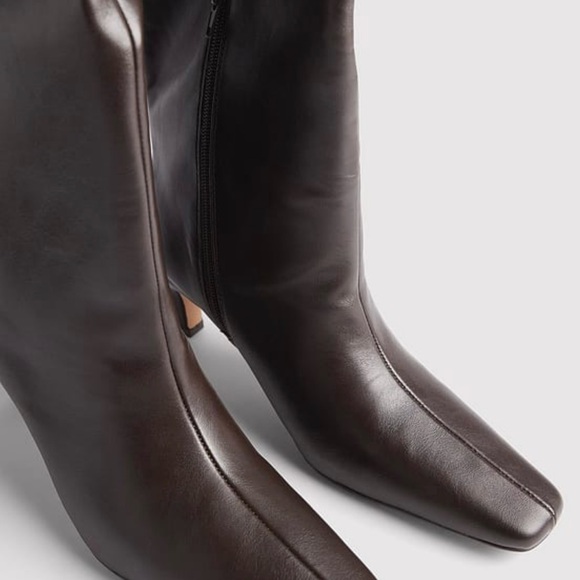 Elegant Brown Heeled Boots - Picture 3 of 9
